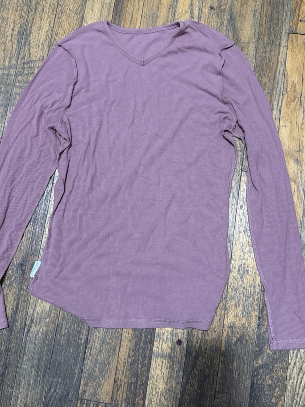 Women's Long Sleeve V-Neck Tee in Mauve